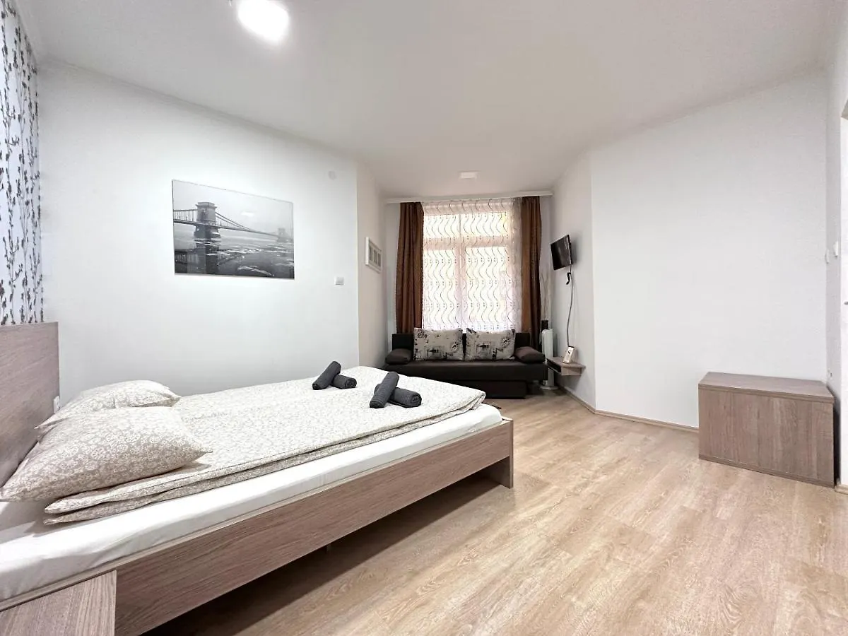 Central Seasons Design Apartments Budapest 0*,